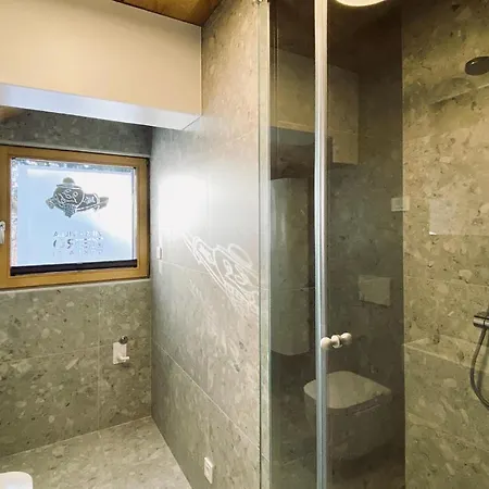 Holiday home Beautiful In W/ Jacuzzi And 2 Bedrooms *